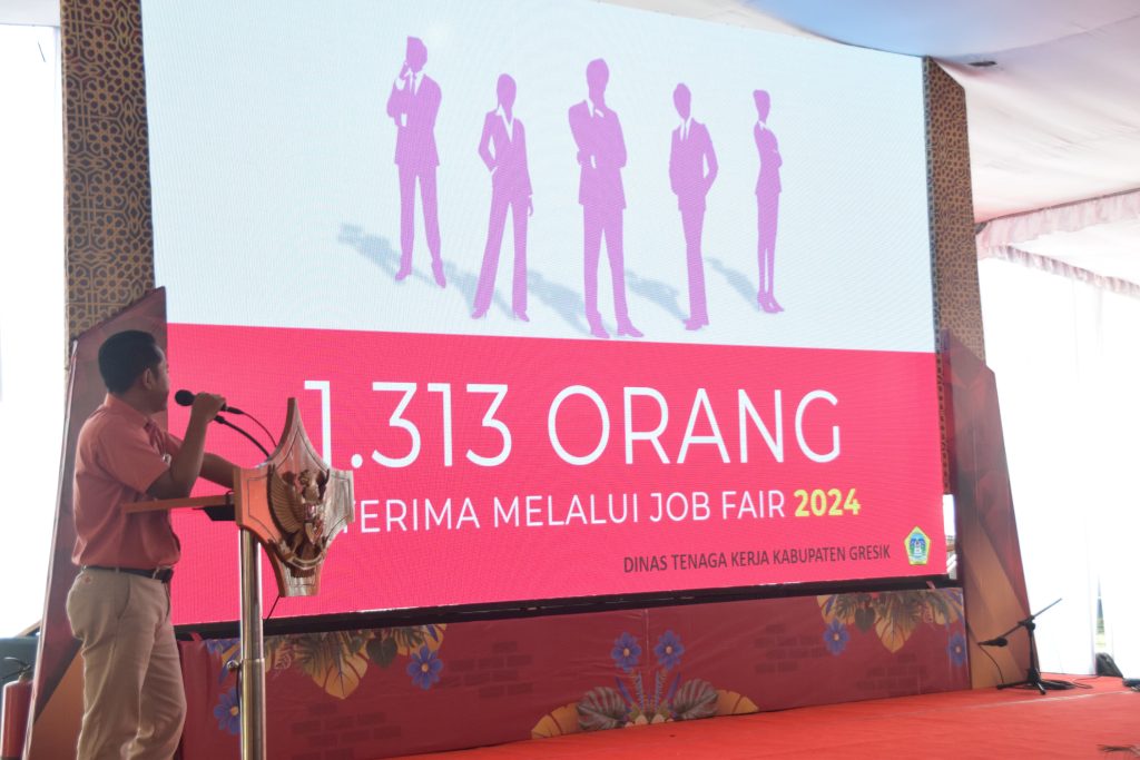 1313 orang di terima kerja melalui job fair gresik